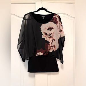 Beautiful Le Chateau blouse with floral print - Size XXS